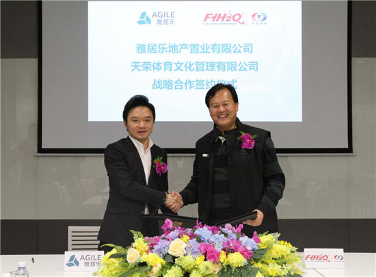 ▲ DB视讯地产集团副总裁兼产业地产负责人阮家声(左)与天荣集团董事局主席李浩杰(右)签约成功 ▲ DB视讯地产集团副总裁兼产业地产负责人阮家声(左)与天荣集团董事局主席李浩杰(右)签约成功